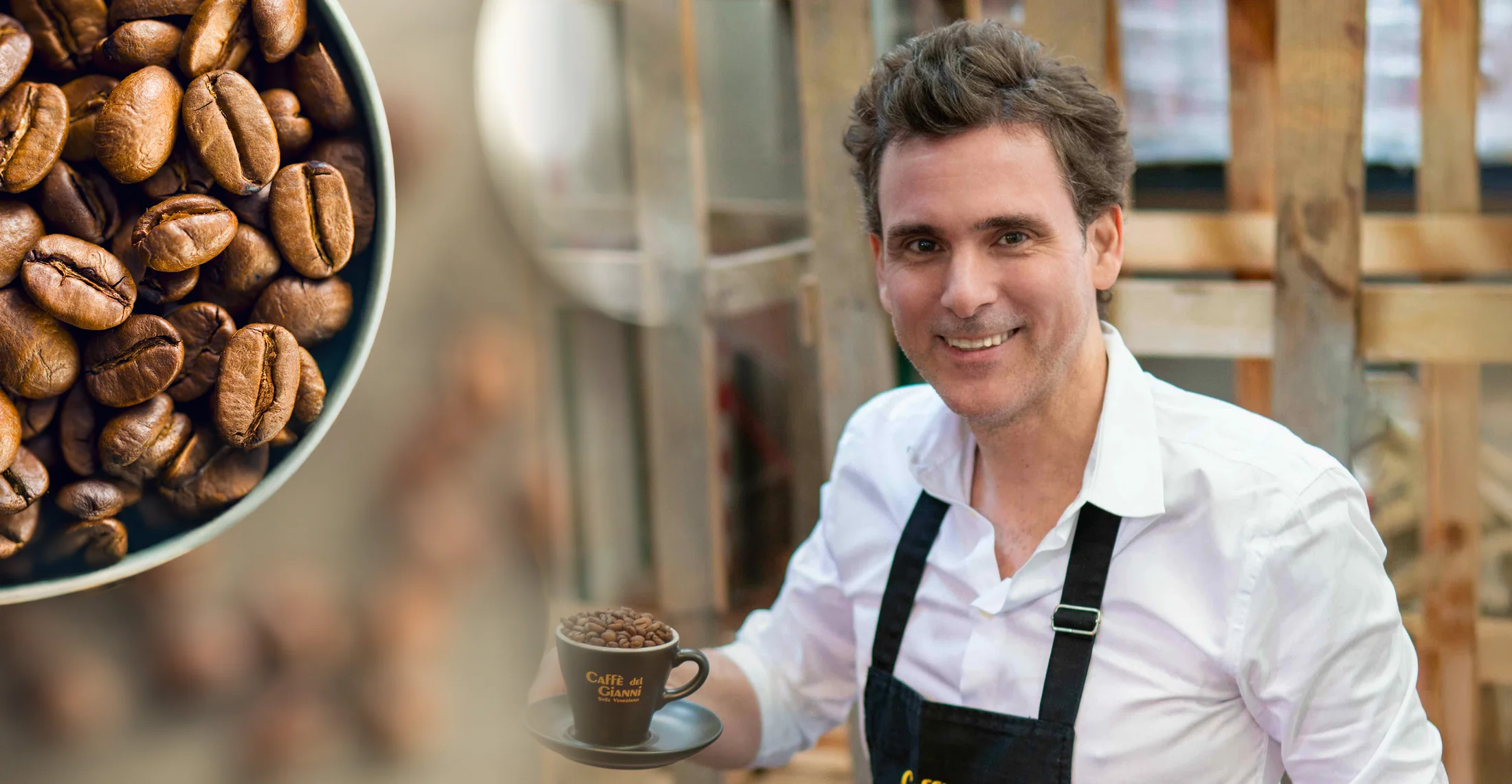 Barista mit frisch gerösteten Caffè-del-Gianni-Kaffeebohnen